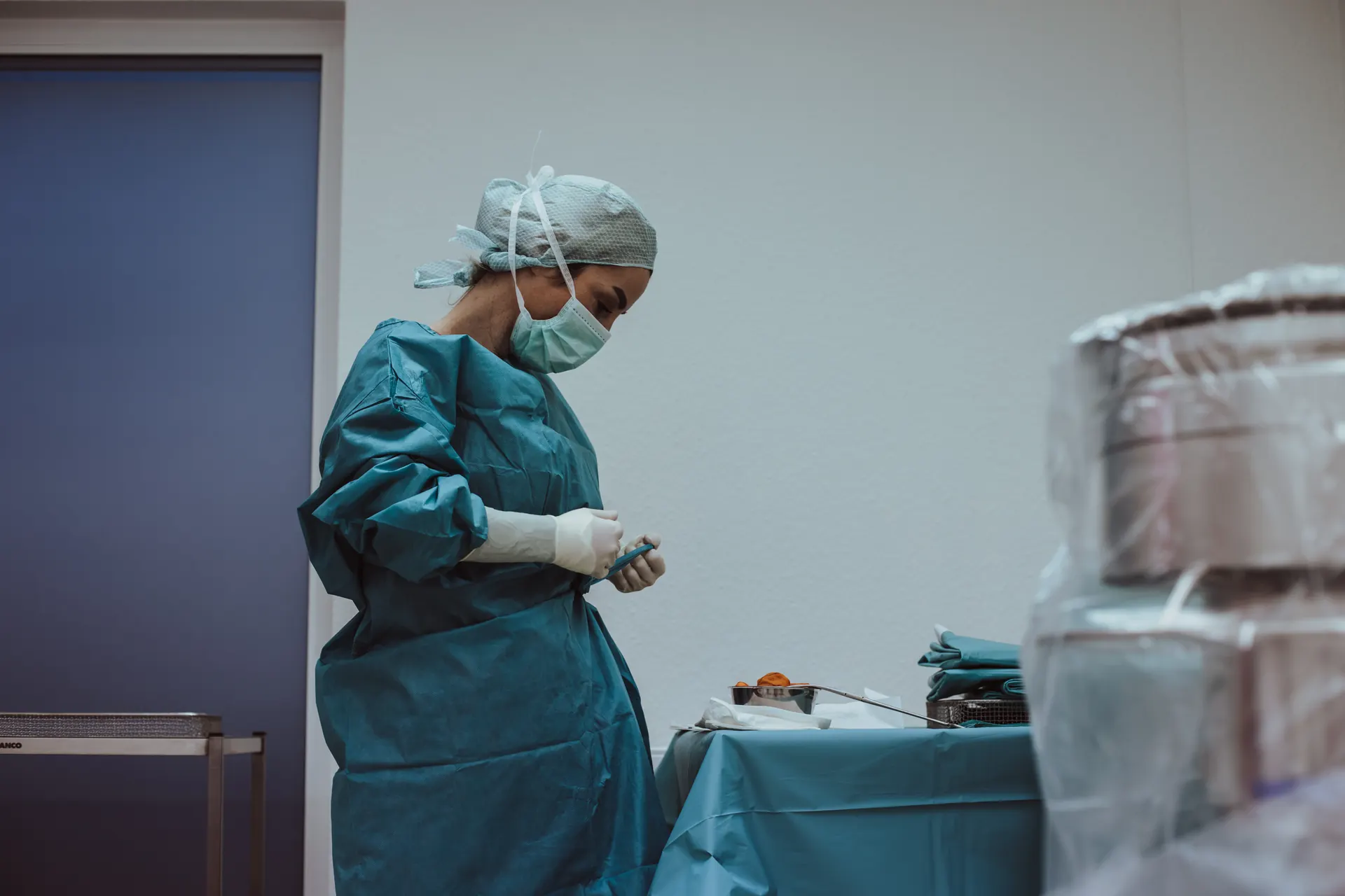 Surgeon preparing sterilely for the procedure in the operating theatre