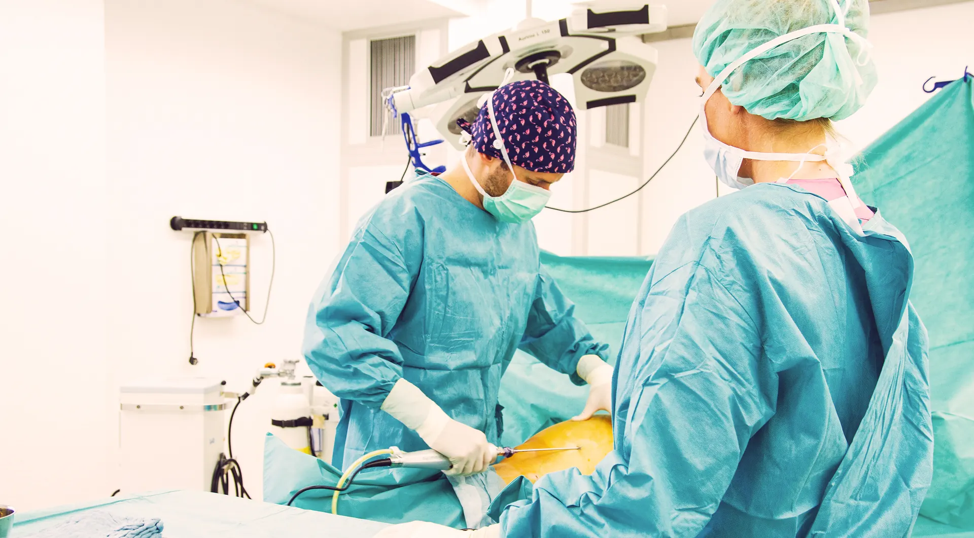 Operatieteam tijdens een liposuctie
